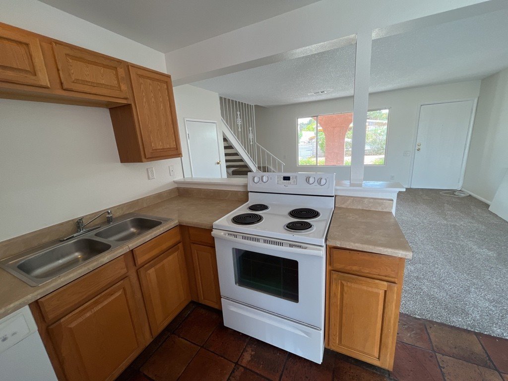 Centrally located townhome near Strip property image