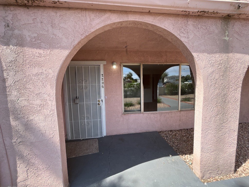 Centrally located townhome near Strip property image