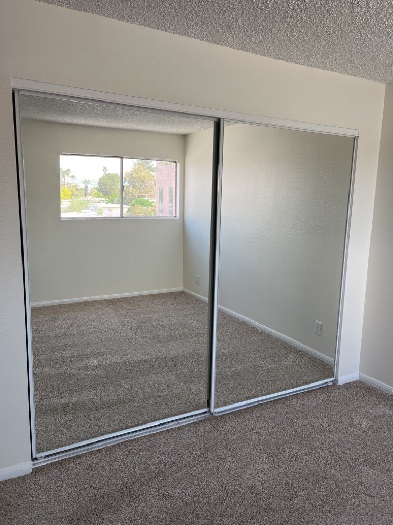 Centrally located townhome near Strip property image