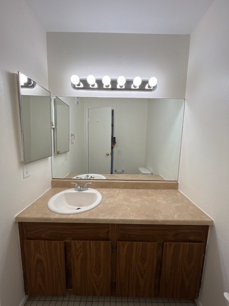 Centrally located townhome near Strip property image